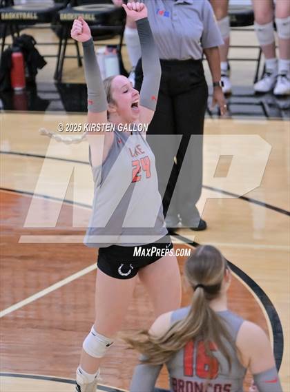 Thumbnail 2 in Lake Belton vs. Highland Park (UIL 5A Regional Semifinal) photogallery.