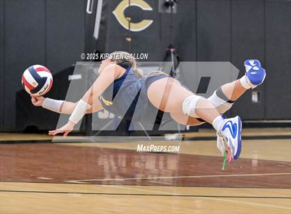 Thumbnail 3 in Lake Belton vs. Highland Park (UIL 5A Regional Semifinal) photogallery.