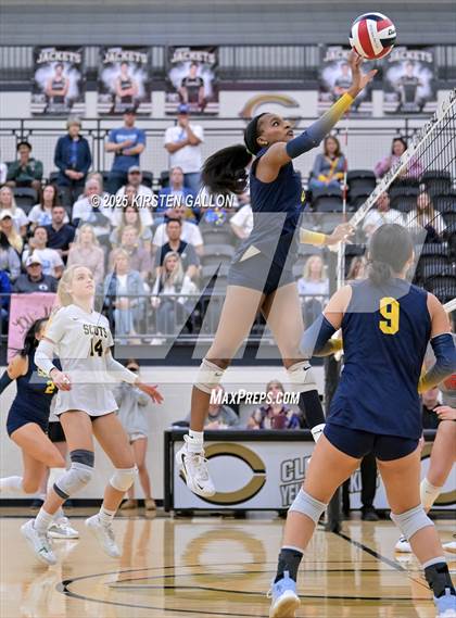 Thumbnail 1 in Lake Belton vs. Highland Park (UIL 5A Regional Semifinal) photogallery.