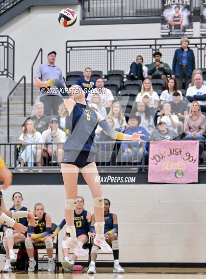 Thumbnail 1 in Lake Belton vs. Highland Park (UIL 5A Regional Semifinal) photogallery.