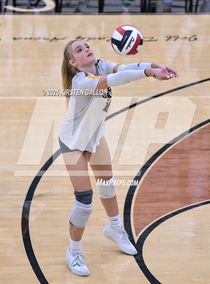 Thumbnail 2 in Lake Belton vs. Highland Park (UIL 5A Regional Semifinal) photogallery.