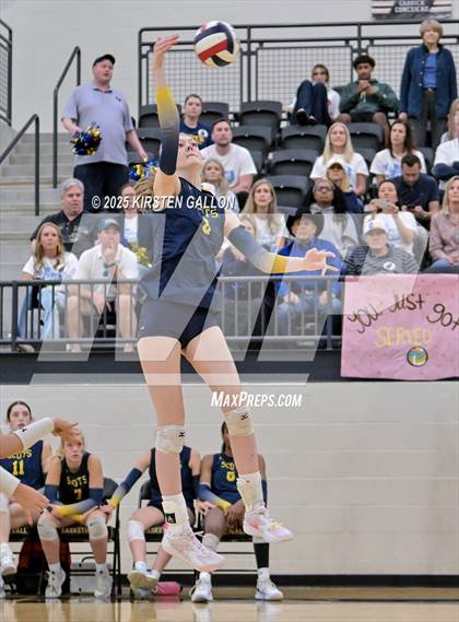 Thumbnail 2 in Lake Belton vs. Highland Park (UIL 5A Regional Semifinal) photogallery.