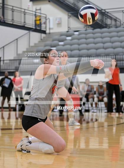 Thumbnail 2 in Lake Belton vs. Highland Park (UIL 5A Regional Semifinal) photogallery.