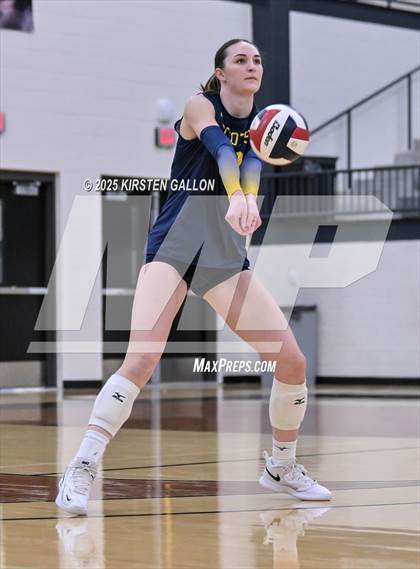 Thumbnail 2 in Lake Belton vs. Highland Park (UIL 5A Regional Semifinal) photogallery.