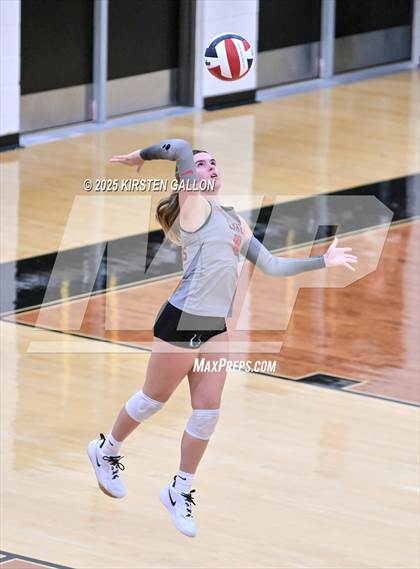 Thumbnail 1 in Lake Belton vs. Highland Park (UIL 5A Regional Semifinal) photogallery.