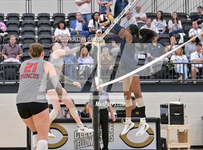 Thumbnail 2 in Lake Belton vs. Highland Park (UIL 5A Regional Semifinal) photogallery.