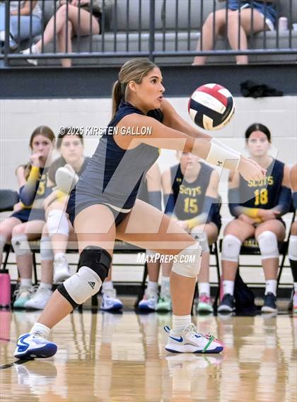 Thumbnail 3 in Lake Belton vs. Highland Park (UIL 5A Regional Semifinal) photogallery.