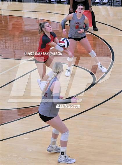 Thumbnail 3 in Lake Belton vs. Highland Park (UIL 5A Regional Semifinal) photogallery.
