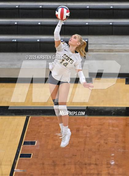 Thumbnail 2 in Lake Belton vs. Highland Park (UIL 5A Regional Semifinal) photogallery.