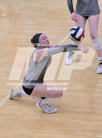 Thumbnail 2 in Lake Belton vs. Highland Park (UIL 5A Regional Semifinal) photogallery.