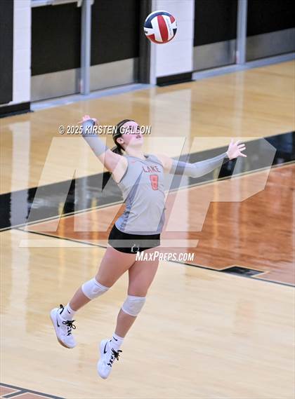 Thumbnail 3 in Lake Belton vs. Highland Park (UIL 5A Regional Semifinal) photogallery.