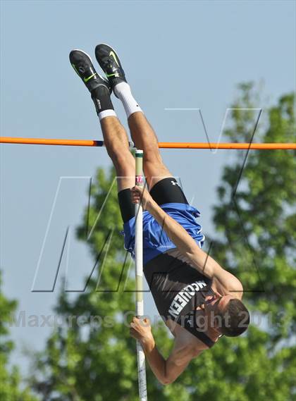 Thumbnail 3 in Arcadia Invitational (Pole Vault) photogallery.