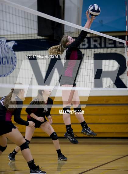 Thumbnail 3 in Cantwell-Sacred Heart vs Lake Arrowhead Christian photogallery.