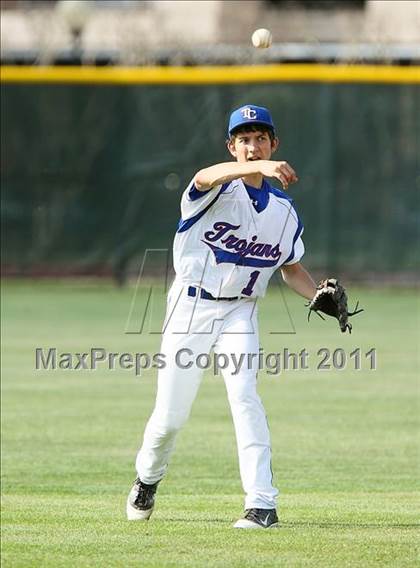 Thumbnail 3 in Trinity Christian vs. Bishop Dunne photogallery.