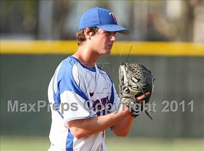 Thumbnail 2 in Trinity Christian vs. Bishop Dunne photogallery.