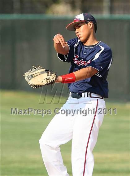 Thumbnail 2 in Trinity Christian vs. Bishop Dunne photogallery.