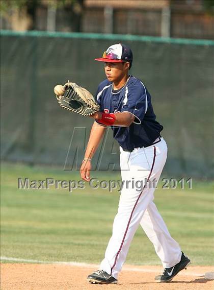 Thumbnail 2 in Trinity Christian vs. Bishop Dunne photogallery.