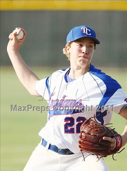 Thumbnail 3 in Trinity Christian vs. Bishop Dunne photogallery.