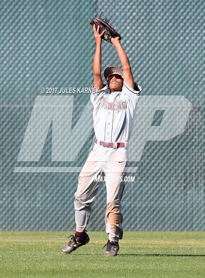Thumbnail 3 in Desert Oasis vs. Bishop Gorman photogallery.