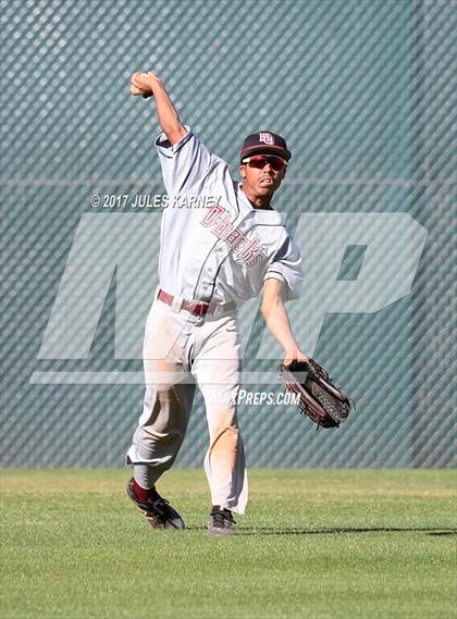 Thumbnail 3 in Desert Oasis vs. Bishop Gorman photogallery.
