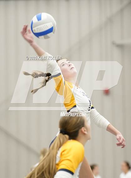 Thumbnail 2 in Skyline vs. South Lyon (Beast of the East) photogallery.
