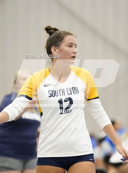 Thumbnail 2 in Skyline vs. South Lyon (Beast of the East) photogallery.