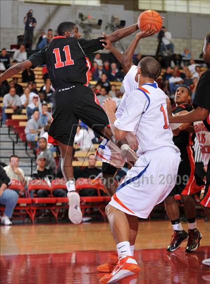 Thumbnail 1 in Rainier Beach vs. Westchester (Nike Extravaganza) photogallery.
