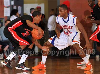Thumbnail 3 in Rainier Beach vs. Westchester (Nike Extravaganza) photogallery.