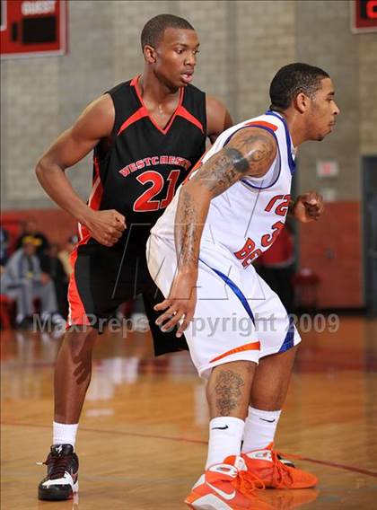 Thumbnail 2 in Rainier Beach vs. Westchester (Nike Extravaganza) photogallery.