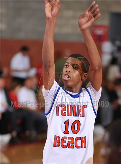 Thumbnail 2 in Rainier Beach vs. Westchester (Nike Extravaganza) photogallery.