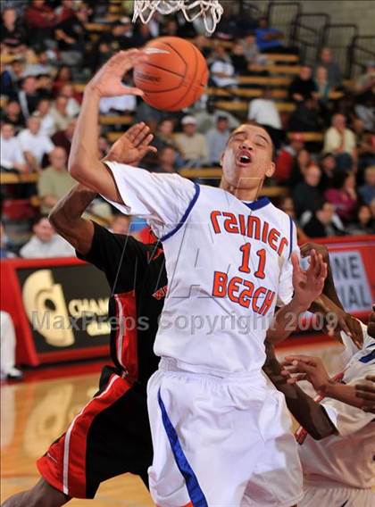 Thumbnail 3 in Rainier Beach vs. Westchester (Nike Extravaganza) photogallery.