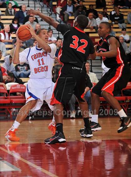 Thumbnail 2 in Rainier Beach vs. Westchester (Nike Extravaganza) photogallery.