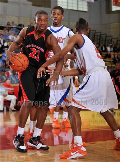 Thumbnail 3 in Rainier Beach vs. Westchester (Nike Extravaganza) photogallery.