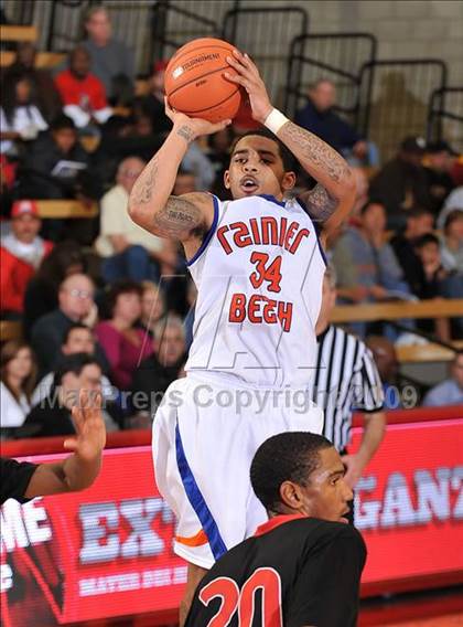 Thumbnail 1 in Rainier Beach vs. Westchester (Nike Extravaganza) photogallery.