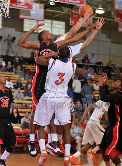 Thumbnail 2 in Rainier Beach vs. Westchester (Nike Extravaganza) photogallery.