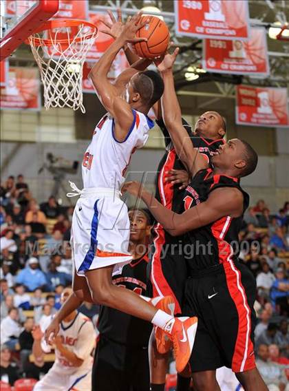 Thumbnail 3 in Rainier Beach vs. Westchester (Nike Extravaganza) photogallery.