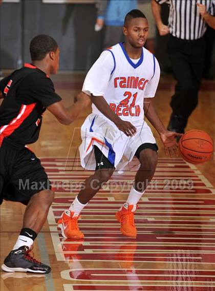 Thumbnail 1 in Rainier Beach vs. Westchester (Nike Extravaganza) photogallery.
