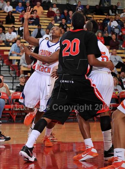Thumbnail 3 in Rainier Beach vs. Westchester (Nike Extravaganza) photogallery.