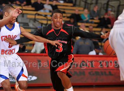 Thumbnail 3 in Rainier Beach vs. Westchester (Nike Extravaganza) photogallery.