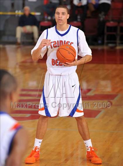 Thumbnail 2 in Rainier Beach vs. Westchester (Nike Extravaganza) photogallery.