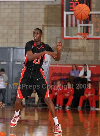 Thumbnail 3 in Rainier Beach vs. Westchester (Nike Extravaganza) photogallery.