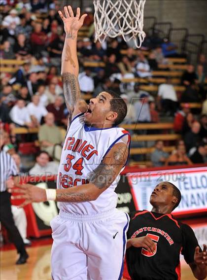 Thumbnail 2 in Rainier Beach vs. Westchester (Nike Extravaganza) photogallery.