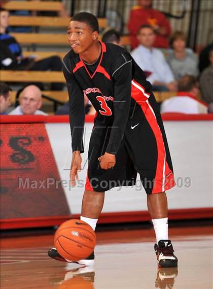 Thumbnail 3 in Rainier Beach vs. Westchester (Nike Extravaganza) photogallery.