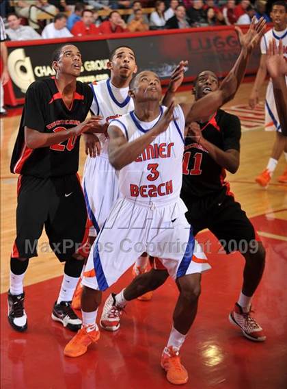 Thumbnail 3 in Rainier Beach vs. Westchester (Nike Extravaganza) photogallery.