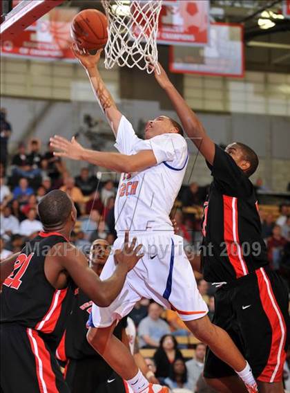 Thumbnail 3 in Rainier Beach vs. Westchester (Nike Extravaganza) photogallery.