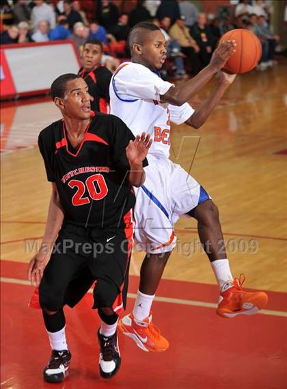 Thumbnail 1 in Rainier Beach vs. Westchester (Nike Extravaganza) photogallery.