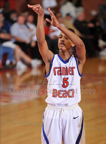 Thumbnail 1 in Rainier Beach vs. Westchester (Nike Extravaganza) photogallery.