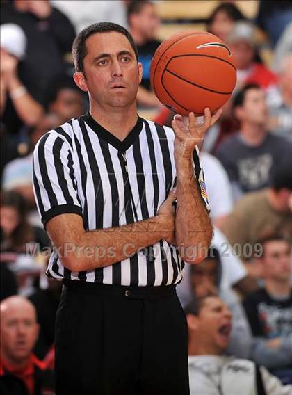 Thumbnail 2 in Rainier Beach vs. Westchester (Nike Extravaganza) photogallery.