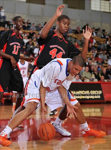 Thumbnail 1 in Rainier Beach vs. Westchester (Nike Extravaganza) photogallery.