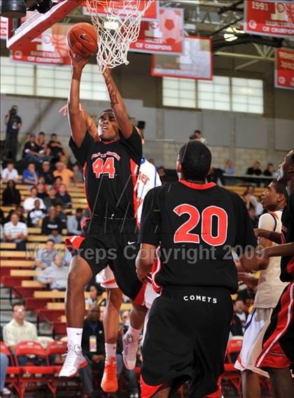 Thumbnail 1 in Rainier Beach vs. Westchester (Nike Extravaganza) photogallery.